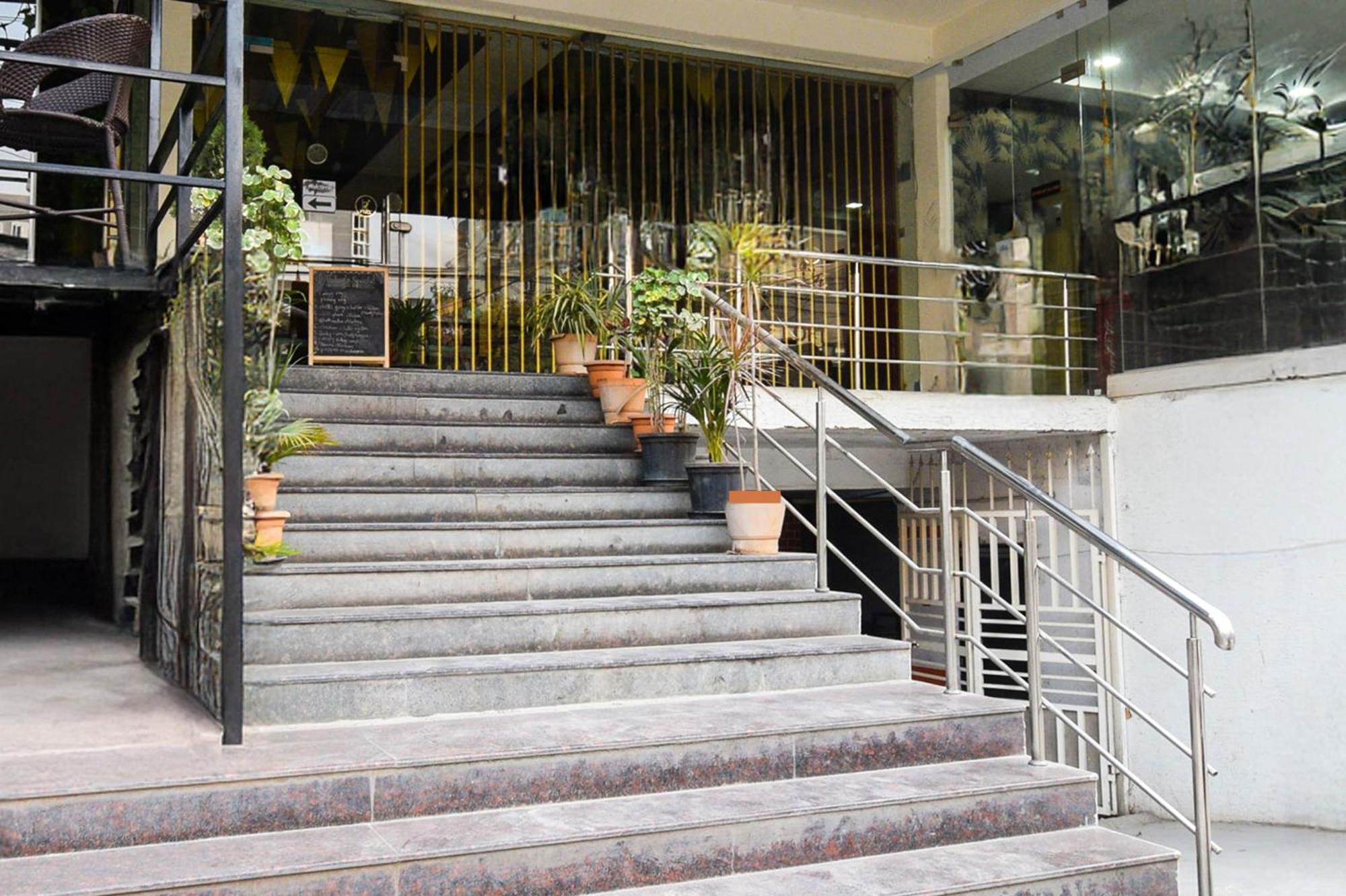 Super Townhouse Madhapur 100 Feet Road Formerly Jkc Grand ไฮเดอราบัด ภายนอก รูปภาพ